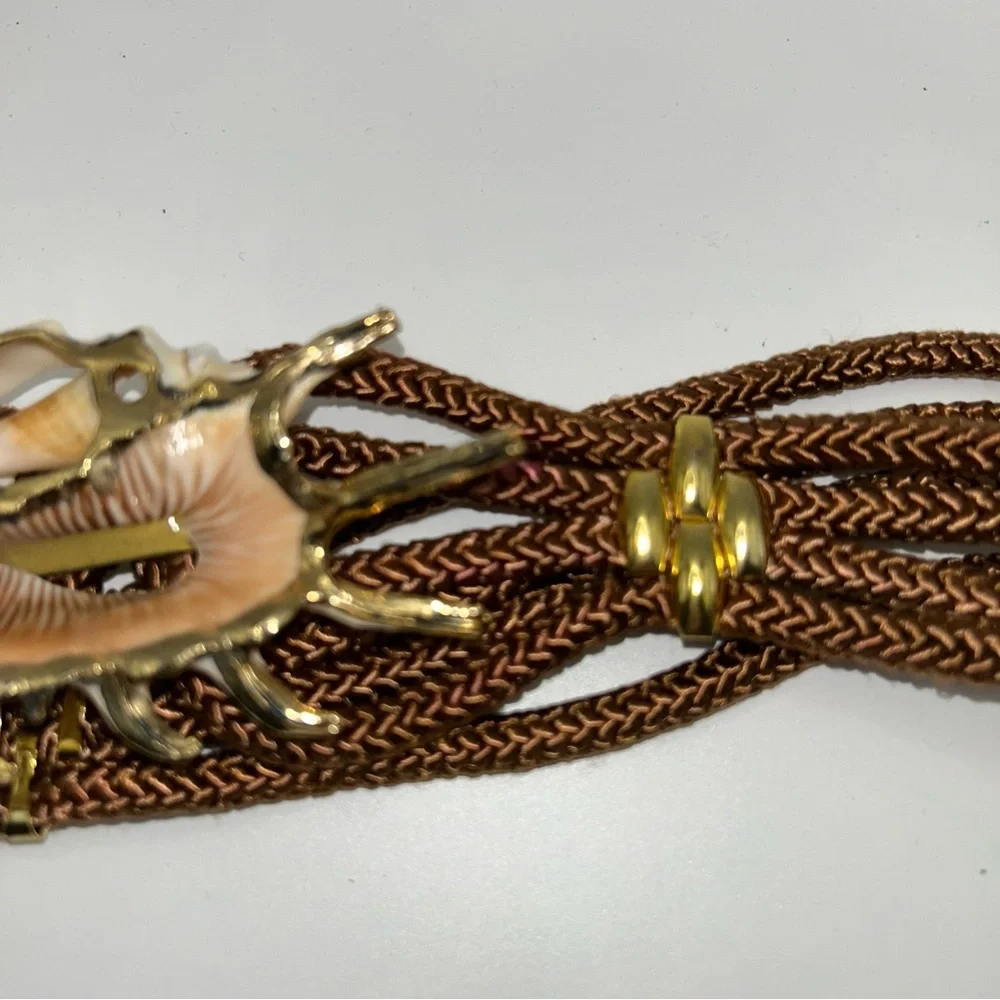 Vintage brown elastic rope belt with gold tone conch shell buckle - Picture 3 of 5